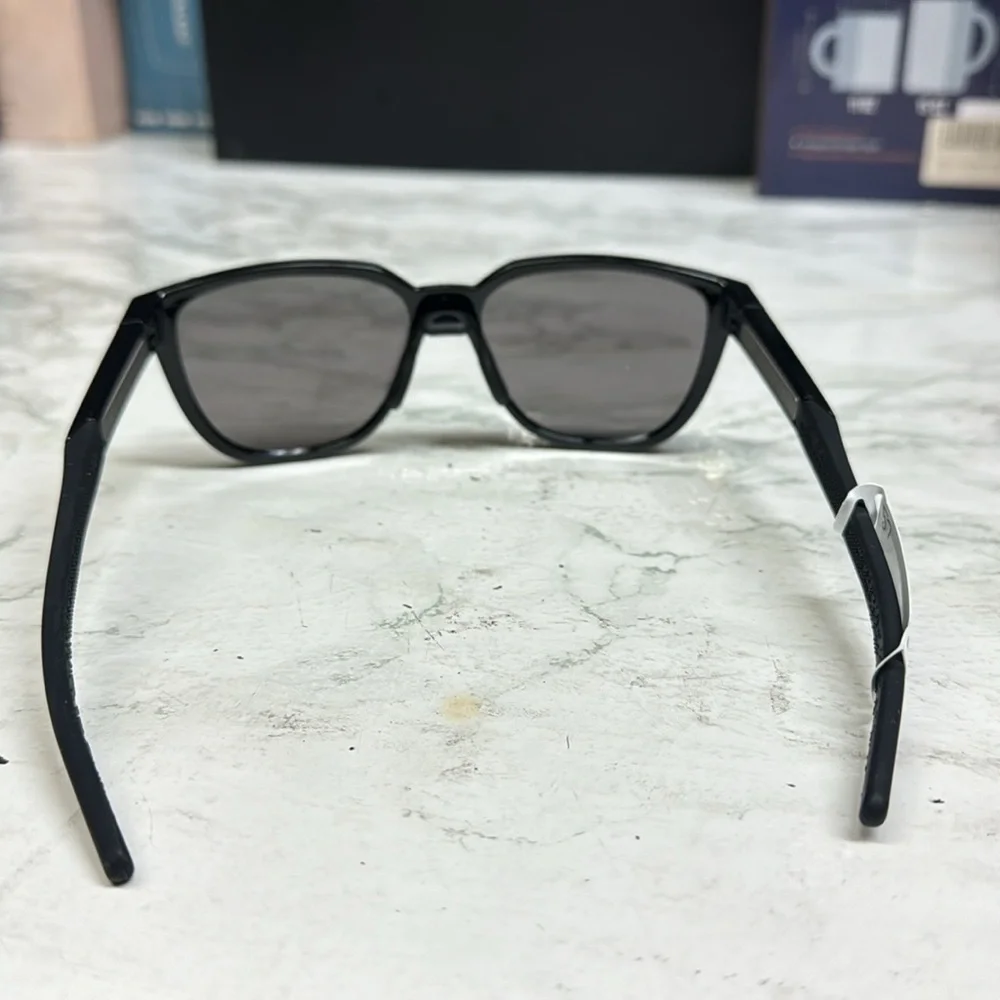 Oakley Actuator Sunglasses no slip grip new without original case